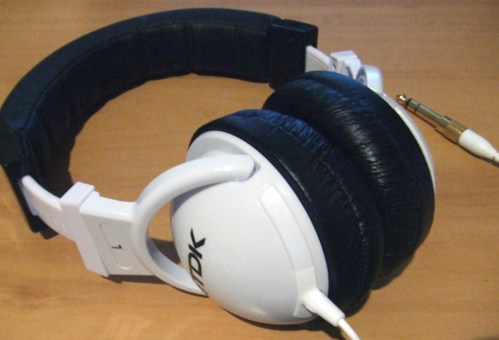 Die besten Noise-Cancelling-Kopfhörer (2026): Sony WH-1000XM5 vs. Bose QuietComfort Ultra vs. Apple AirPods Max im Praxis-Test – Praxiseinsatz und Design